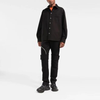 FW21 Langarmhemd mit Brusttasche, lockere Passform, schwarz