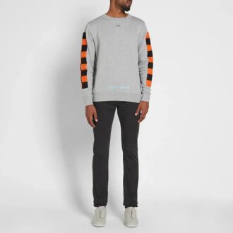Pullover mit Karomuster und Rundhalsausschnitt, Rückseitendruck, Version Grau