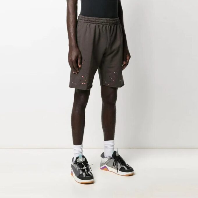 SS21 Gemusterte, locker sitzende Shorts für den Sport, grau